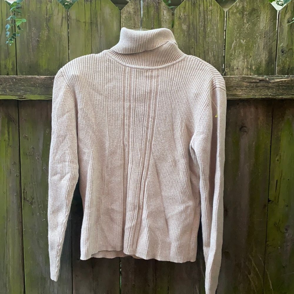 Liz Claiborne gold shimmer turtleneck top sz. Medium Petite
